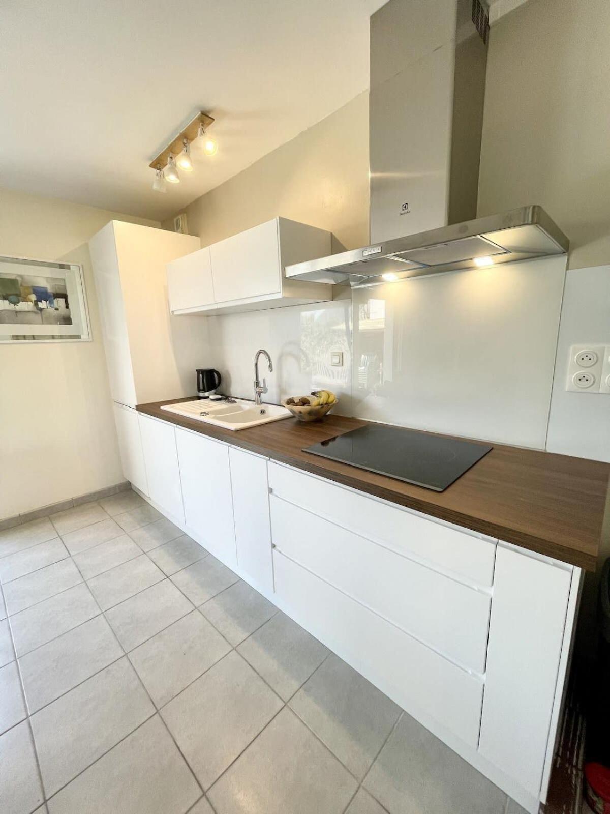 Jolie Maison Moderne A 200M Du Port De Lomener プロムール エクステリア 写真